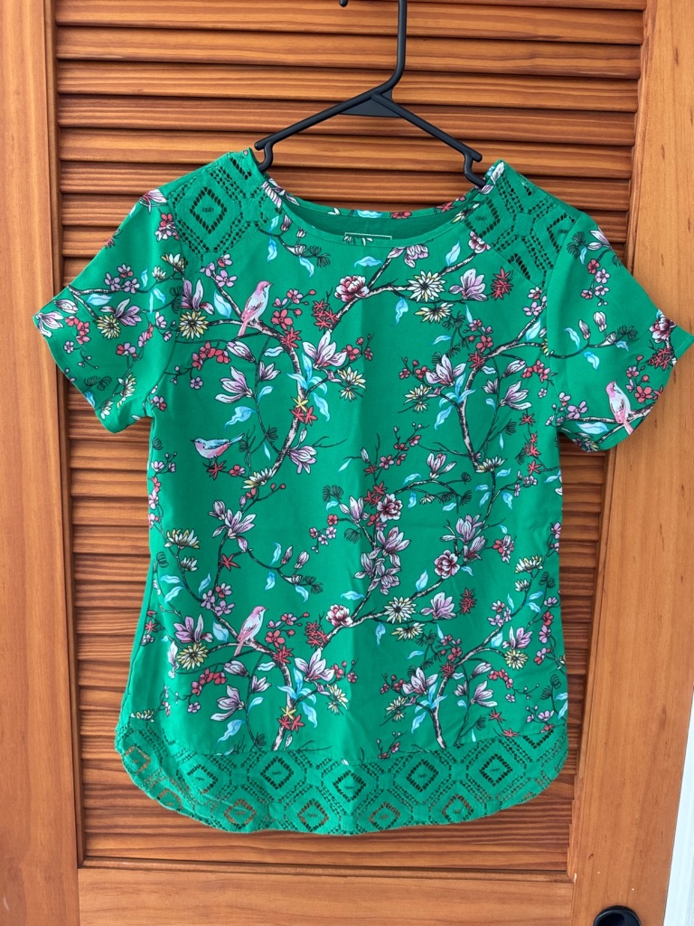 VAN HEUSEN Women’s Green Floral Short-Sleeve Blouse